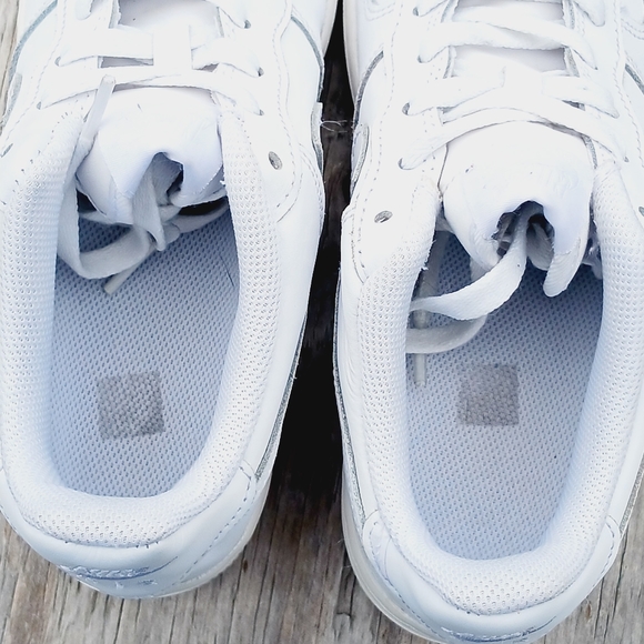 Nike Air Force 1 07 LV8 Streetwear/Lifestyle Shoes Size 6.5 Youth/8 Women - Picture 8 of 9